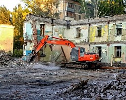 Слом здания, погрузка и вывоз строительного мусора. HITACHI ZX160LC