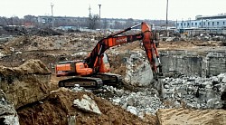 Разрушение ж/б бомбоубежища. DOOSAN SOLAR 255LC с гидромолотом FURUKAWA F22