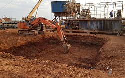 Разработка амбара под нефтешламы. HITACHI ZX160LC